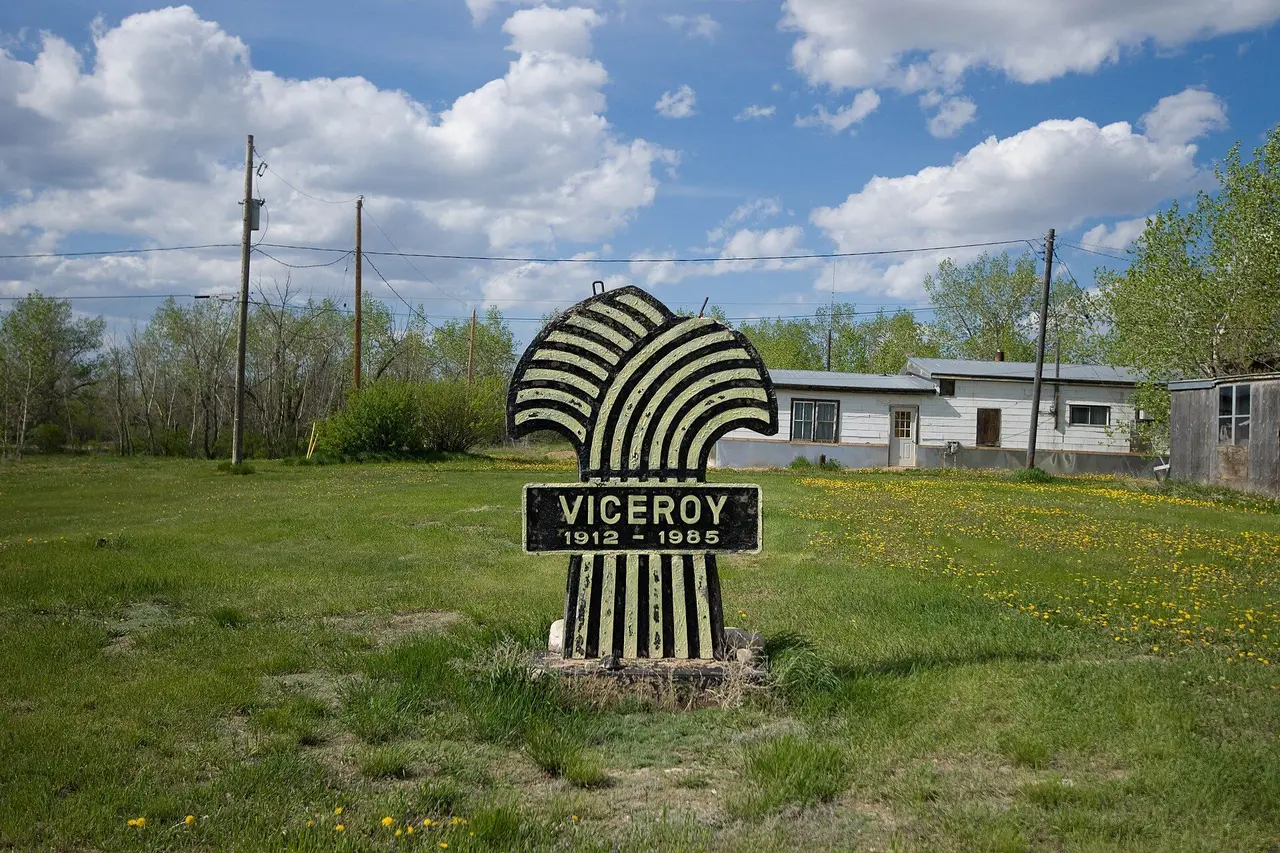 Wheat sheaf sign marking Viceroy 1912-1985, 2009
